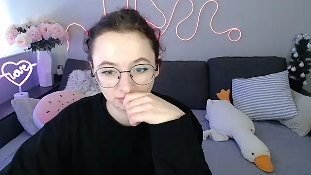 Mini Diva online show from 03/17/26, 09:12