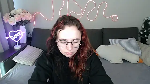 Mini Diva online show from 04/18/26, 08:29