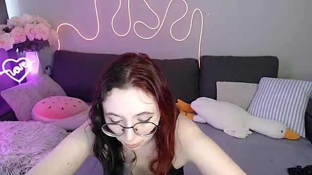 Snapshot of Mini_Diva chatting on 06/27/26, 12:33 Mini Diva online show from 06/27/26, 12:33