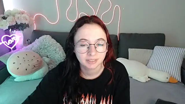 Snapshot of Mini_Diva chatting on 06/28/26, 08:09 Mini Diva online show from 06/28/26, 08:09