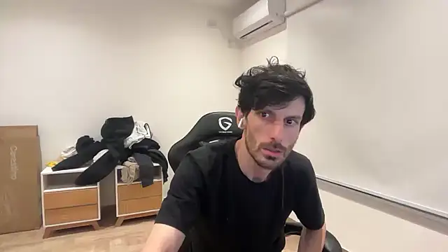 nicolaaaaas online show from 10/19/25, 02:23