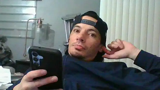 Snapshot of gifted723 chatting on 11/30/25, 06:28 gifted723 online show from 11/30/25, 06:28