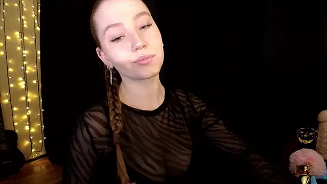 SindiWatsoon online show from 10/31/25, 12:28