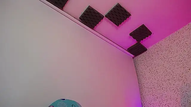 luly pink online show from 02/06/26, 03:55