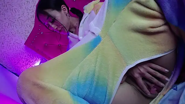 luly pink online show from 02/25/26, 12:37