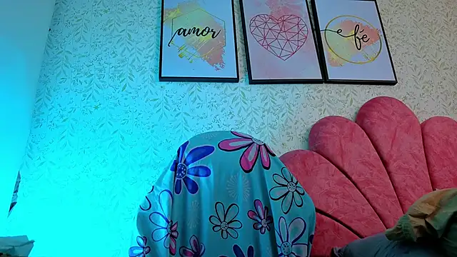 Snapshot of luly_pink chatting on 06/23/26, 05:05 luly pink online show from 06/23/26, 05:05