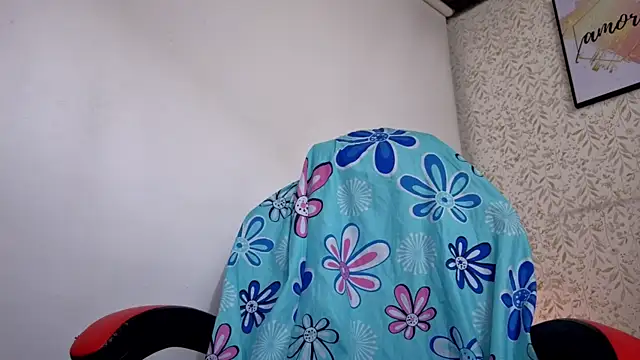 Snapshot of luly_pink chatting on 07/16/26, 05:02 luly pink online show from 07/16/26, 05:02
