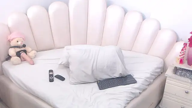 VioletXia  online show from 02/20/26, 05:48