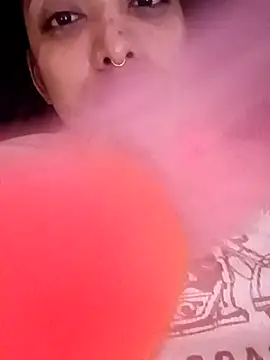 Snapshot of VictoireFeller chatting on 10/24/25, 04:09 VictoireFeller online show from 10/24/25, 04:09