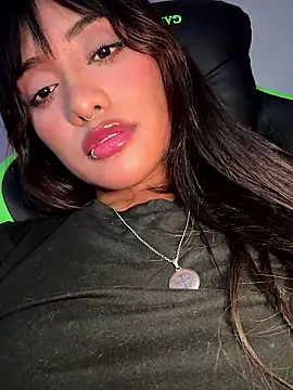 Snapshot of VictoireFeller chatting on 01/12/26, 03:23 VictoireFeller online show from 01/12/26, 03:23