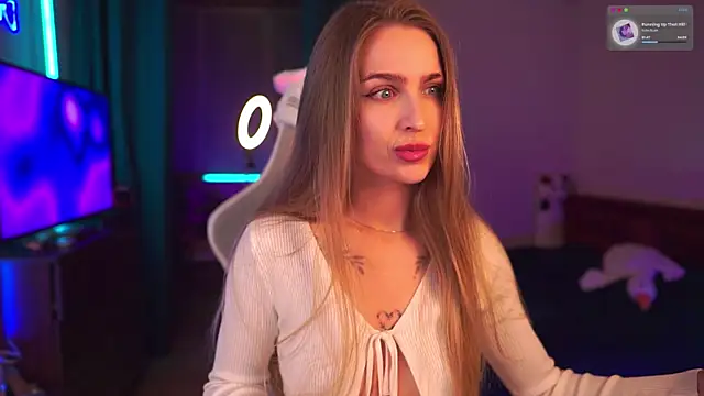 Kamila icee online show from 11/25/25, 08:20