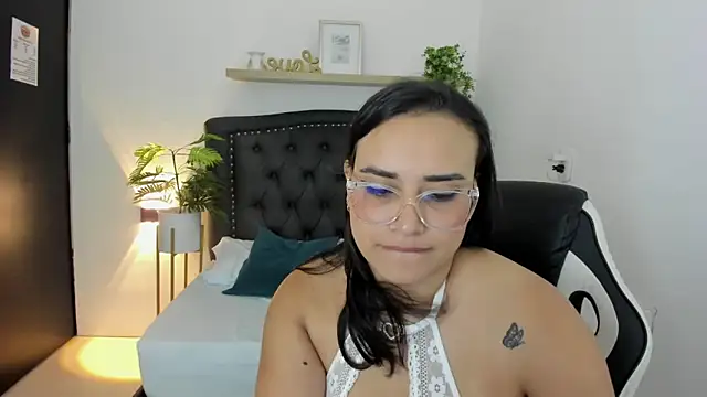 zoe danae  online show from 02/26/25, 03:19