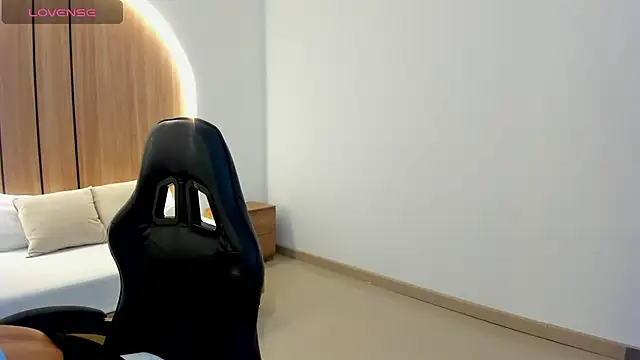 zoe danae  online show from 04/10/26, 12:21