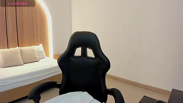 zoe danae  online show from 04/16/26, 01:12