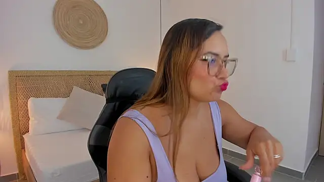 Snapshot of zoe_danae_ chatting on 07/15/26, 12:21 zoe danae online show from 07/15/26, 12:21