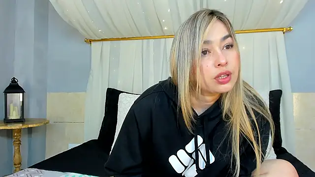 Snapshot of AnnaVictoria__ chatting on 01/04/25, 03:40 AnnaVictoria   online show from 01/04/25, 03:40