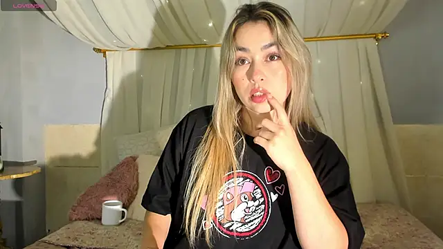 Snapshot of AnnaVictoria__ chatting on 02/24/25, 06:16 AnnaVictoria   online show from 02/24/25, 06:16