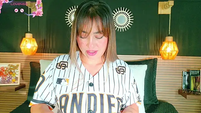 AnnaVictoria   online show from 04/14/26, 12:27