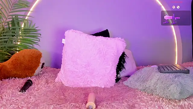 Snapshot of izabelacarter chatting on 02/06/25, 10:15 izabelacarter online show from 02/06/25, 10:15