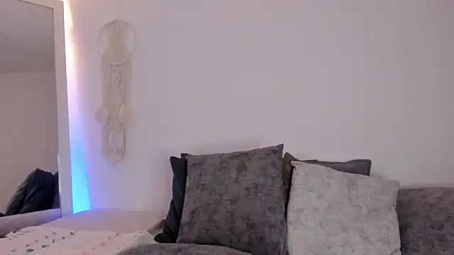 EmmaCollemann online show from 12/01/25, 09:09