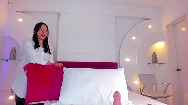 Snapshot of AliceHanz chatting on 12/08/24, 04:04 AliceHanz online show from 12/08/24, 04:04