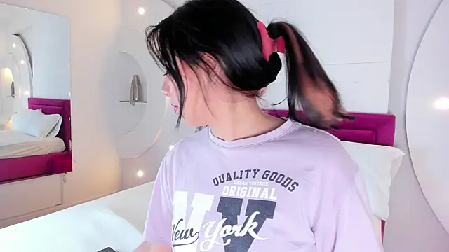 Snapshot of AliceHanz chatting on 02/23/25, 04:17 AliceHanz online show from 02/23/25, 04:17