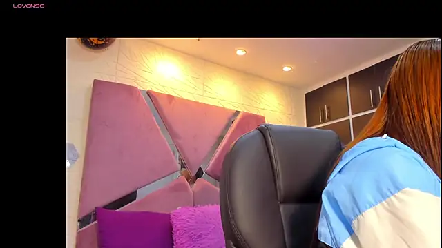 Charlotte Ice1 online show from 10/28/25, 02:20