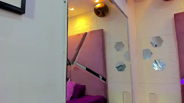 Charlotte Ice1 online show from 11/06/25, 04:19