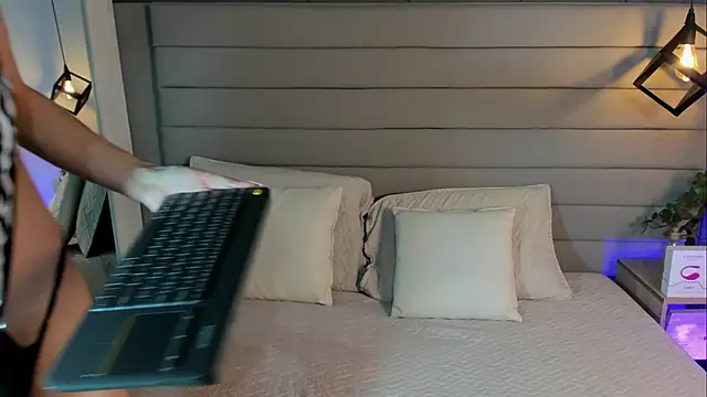 LadyLuminary online show from 11/26/25, 07:48