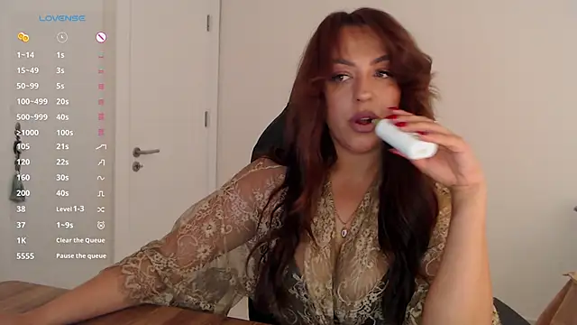 Snapshot of _Just_a_queen_3 chatting on 05/11/26, 05:10 Just a queen 3 online show from 05/11/26, 05:10