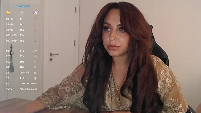 Snapshot of _Just_a_queen_3 chatting on 06/08/26, 04:51 Just a queen 3 online show from 06/08/26, 04:51