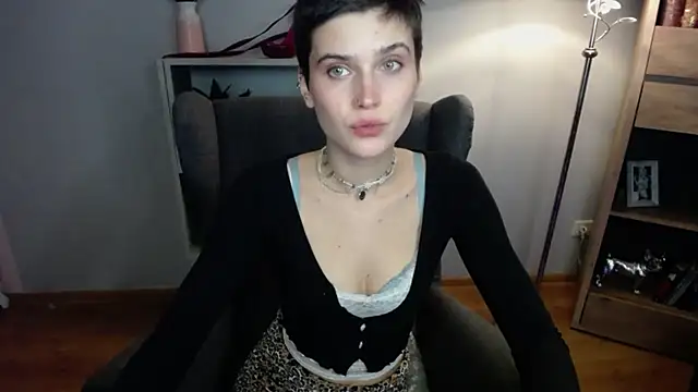 Snapshot of sarah_perfect chatting on 12/14/25, 02:33 sarah perfect online show from 12/14/25, 02:33