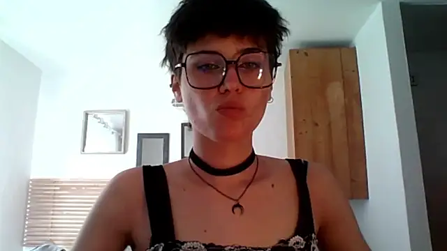 Snapshot of sarah_perfect chatting on 03/01/26, 03:25 sarah perfect online show from 03/01/26, 03:25