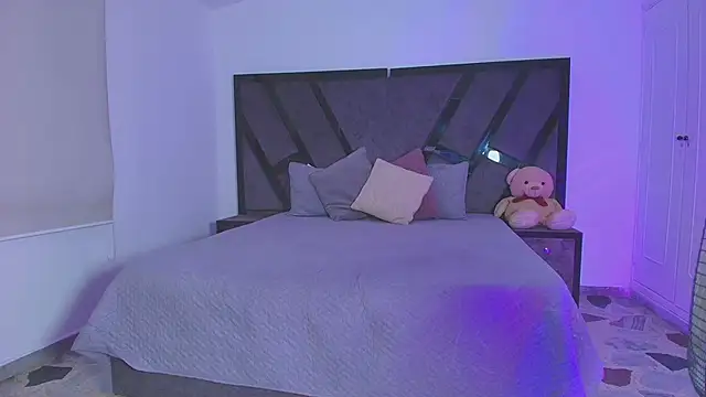 Snapshot of CandyMeyerss_ chatting on 03/08/25, 02:34 CandyMeyerss online show from 03/08/25, 02:34