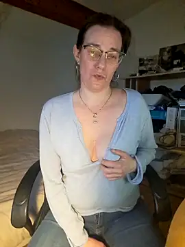 SpiceLea online show from 02/11/25, 04:46