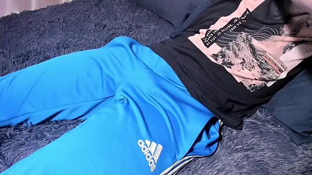 Snapshot of tailer_ chatting on 12/03/24, 04:39 tailer online show from 12/03/24, 04:39