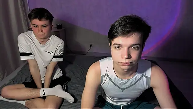 Snapshot of tailer_ chatting on 01/14/26, 04:01 tailer online show from 01/14/26, 04:01