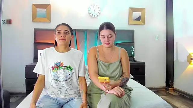 Snapshot of AndreaAndKarina chatting on 12/02/24, 12:29 AndreaAndKarina online show from 12/02/24, 12:29