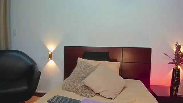 Snapshot of AlissaNix chatting on 01/11/25, 12:55 AlissaNix online show from 01/11/25, 12:55