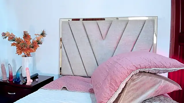 Snapshot of AlissaNix chatting on 03/11/25, 04:21 AlissaNix online show from 03/11/25, 04:21