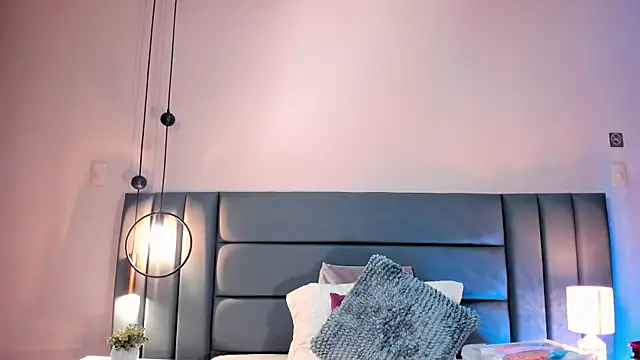 Snapshot of AlissaNix chatting on 10/07/25, 11:46 AlissaNix online show from 10/07/25, 11:46