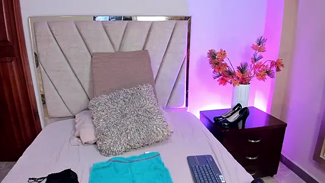 Snapshot of AlissaNix chatting on 11/14/25, 12:20 AlissaNix online show from 11/14/25, 12:20