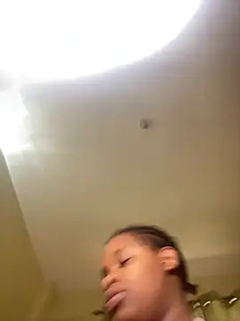 nur lin online show from 02/20/25, 08:06