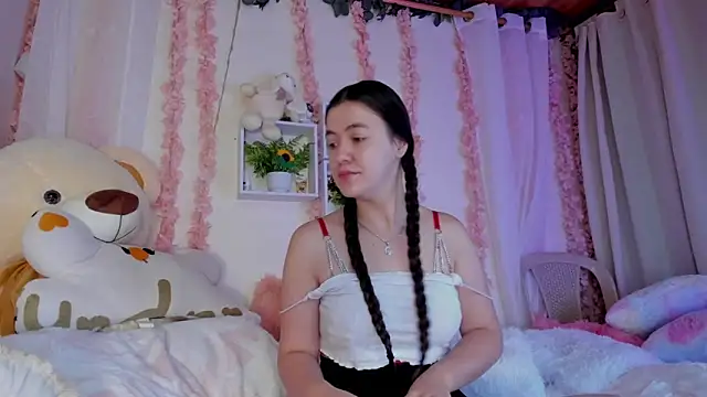 Idara and Edahi01 online show from 09/18/25, 09:00