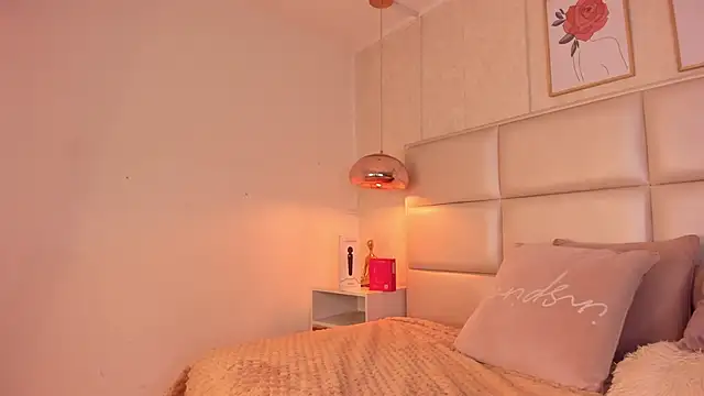 Snapshot of Aily_Yozuko chatting on 10/28/25, 02:48 Aily Yozuko online show from 10/28/25, 02:48