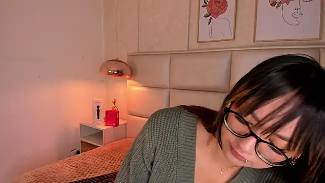 Snapshot of Aily_Yozuko chatting on 11/26/25, 02:45 Aily Yozuko online show from 11/26/25, 02:45