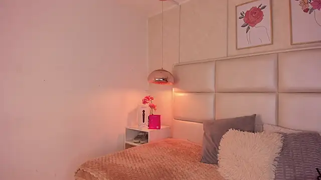 Aily Yozuko online show from 04/24/26, 02:36