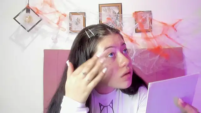 GENNESIS LOVE online show from 10/17/25, 02:04