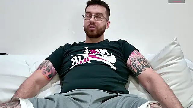 Snapshot of JayXCee_Official chatting on 01/17/25, 12:42 JayXCee Official online show from 01/17/25, 12:42