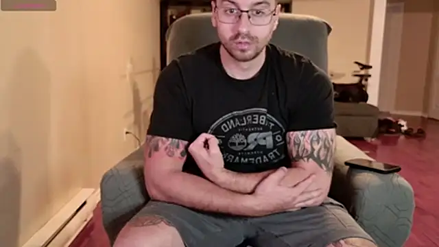 Snapshot of JayXCee_Official chatting on 10/16/25, 12:00 JayXCee Official online show from 10/16/25, 12:00